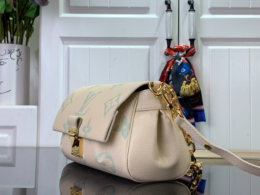 루이비통 페이버릿 모노그램 앙프렝뜨 레더 크림 24149cm M46842 M458134.jpg