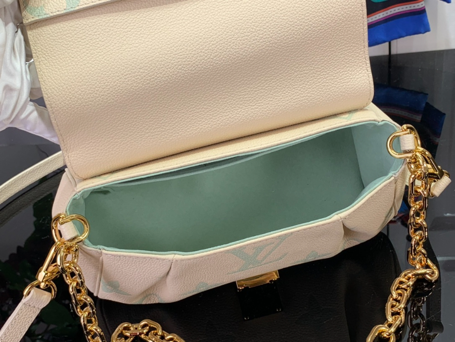 루이비통 페이버릿 모노그램 앙프렝뜨 레더 크림 24149cm M46842 M458135.jpg