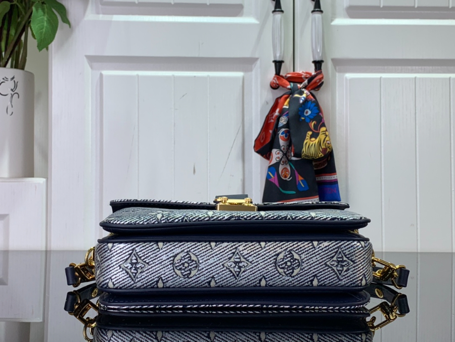 루이비통 포쉐트 메티스 이스트 웨스트 모노그램 블루 M22834 21.513.56cm4.jpg