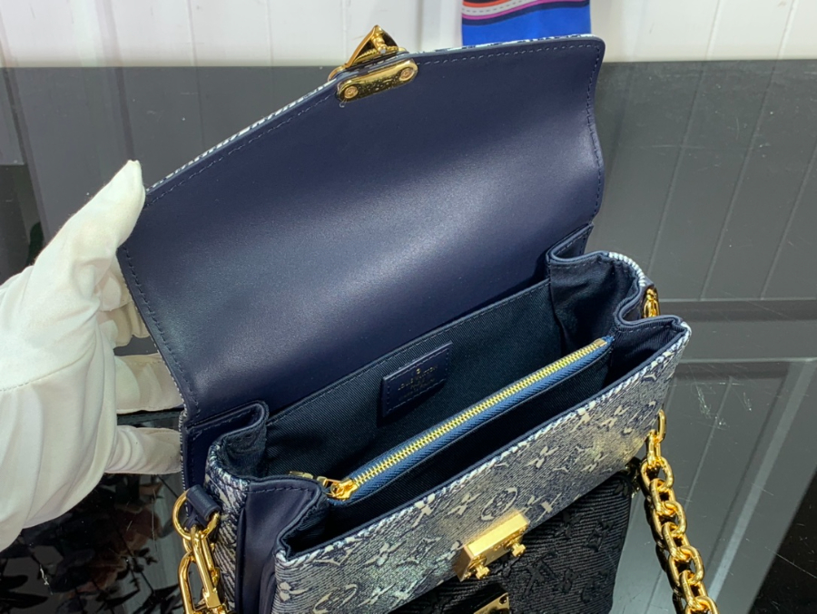 루이비통 포쉐트 메티스 이스트 웨스트 모노그램 블루 M22834 21.513.56cm5.jpg