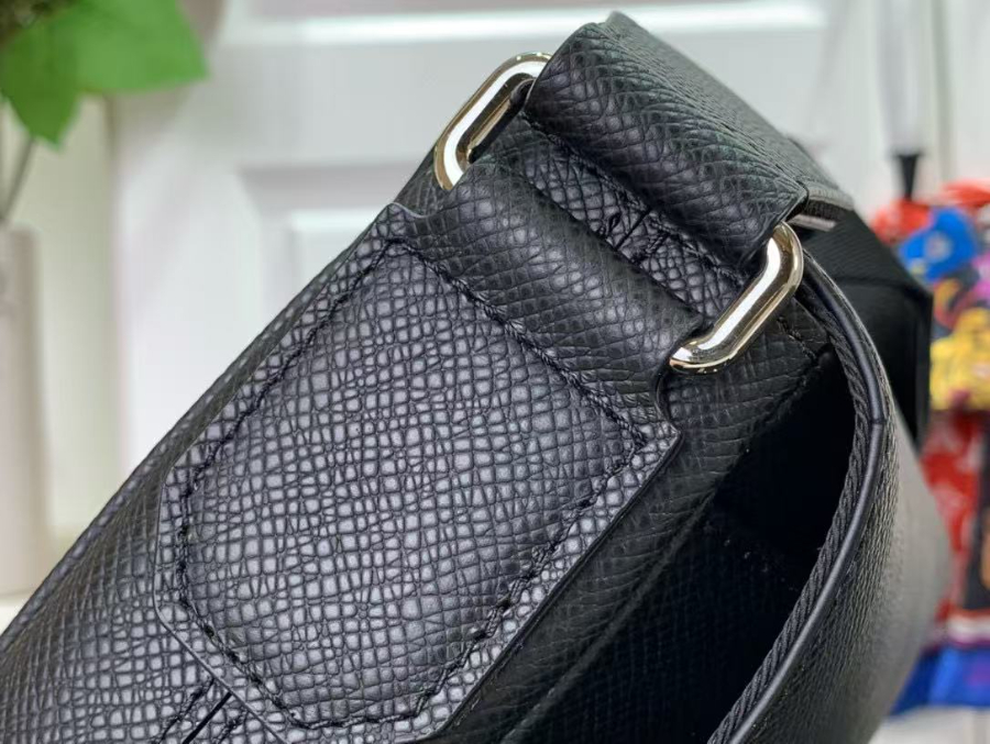 루이비통 디스트릭트 PM 타이가 블랙 26207cm4.jpg