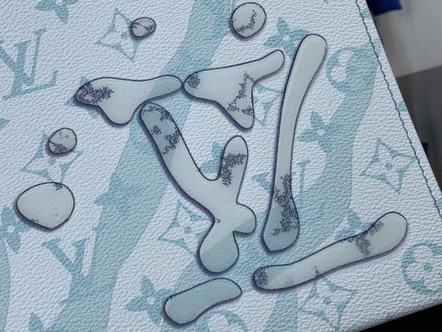 루이비통 포쉐트 보야주 MM 모노그램 아쿠아가든 크리스탈 블루 27216cm M227636.jpg