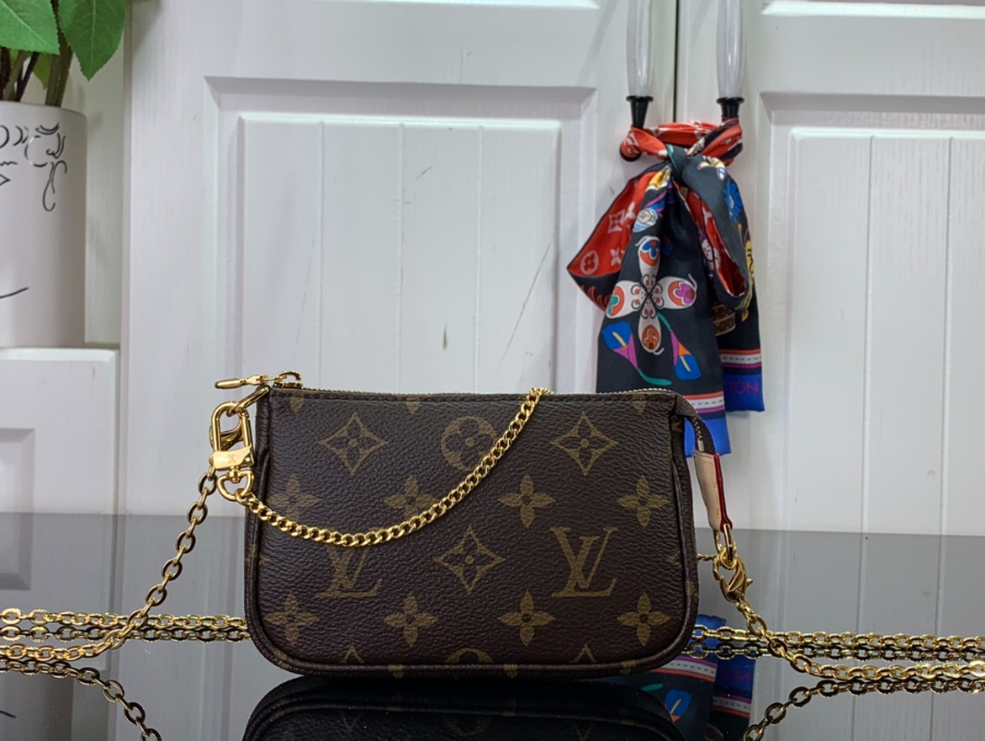 루이비통 미니 포쉐트 악세수아 온 체인 모노그램 M82510 15.510.54cm1.jpg