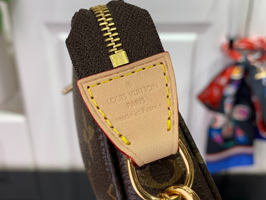 루이비통 미니 포쉐트 악세수아 온 체인 모노그램 M82510 15.510.54cm8.jpg