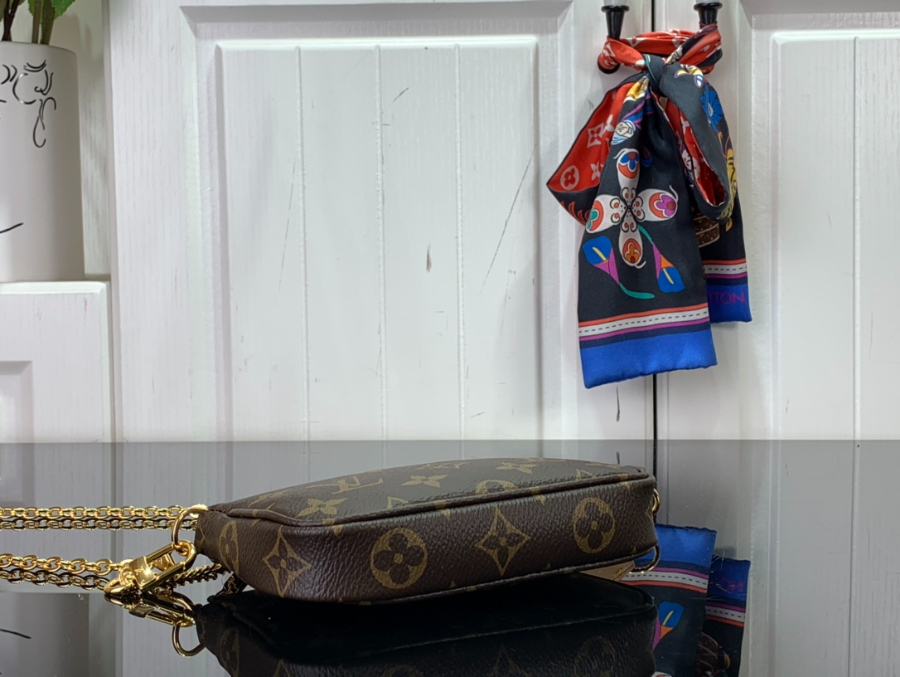 루이비통 미니 포쉐트 악세수아 온 체인 모노그램 M82510 15.510.54cm4.jpg