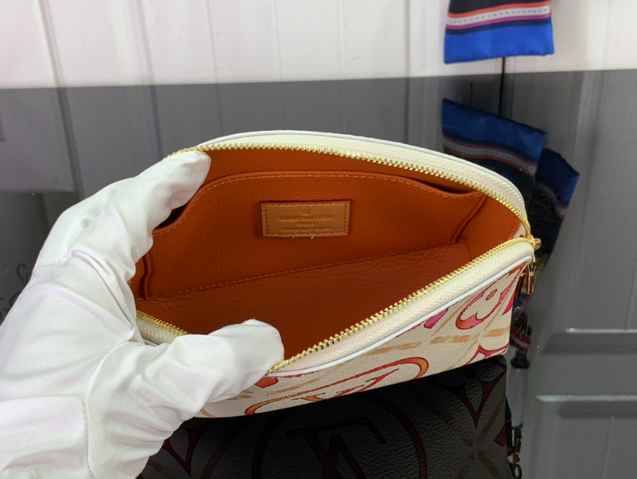 루이비통 포쉐트 코스메티크 레드 19126cm M112395.jpg