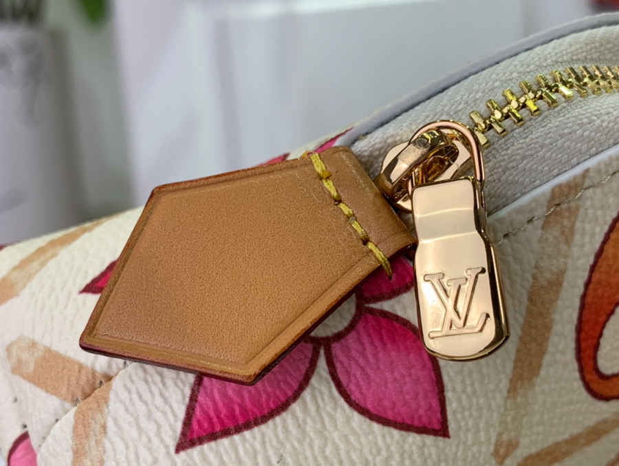 루이비통 포쉐트 코스메티크 레드 19126cm M112397.jpg