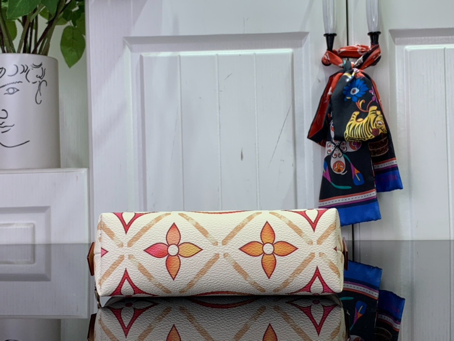 루이비통 포쉐트 코스메티크 레드 19126cm M112394.jpg