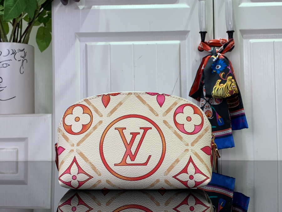 루이비통 포쉐트 코스메티크 레드 19126cm M112392.jpg