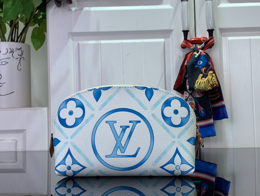 루이비통 포쉐트 코스메티크 블루 19126cm M112392.jpg