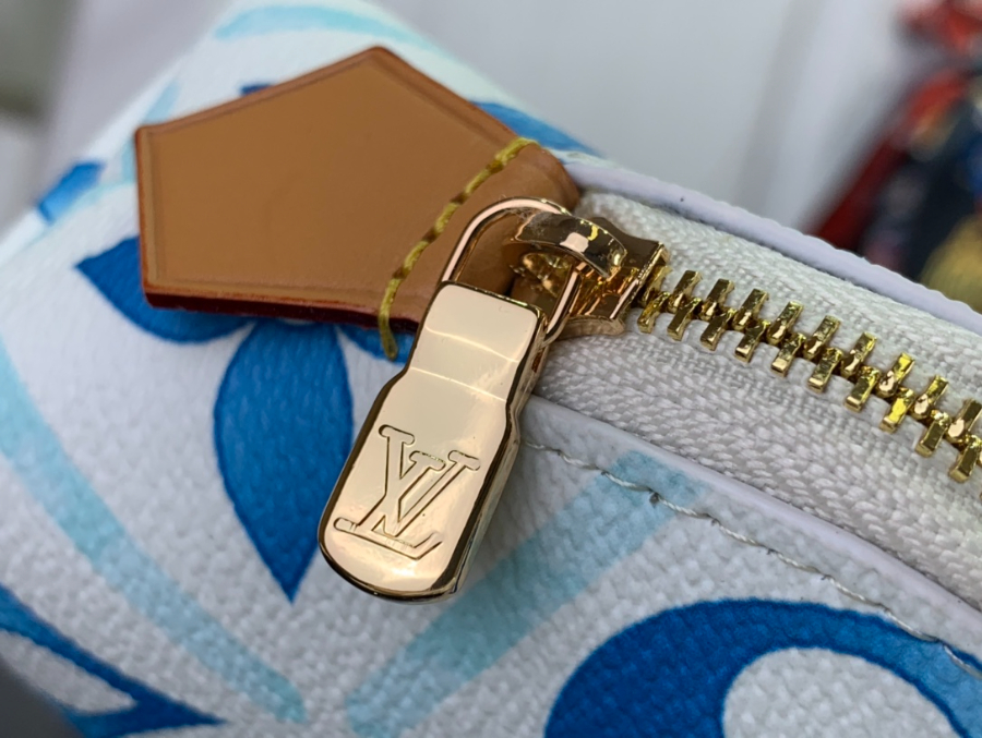 루이비통 포쉐트 코스메티크 블루 19126cm M112396.jpg