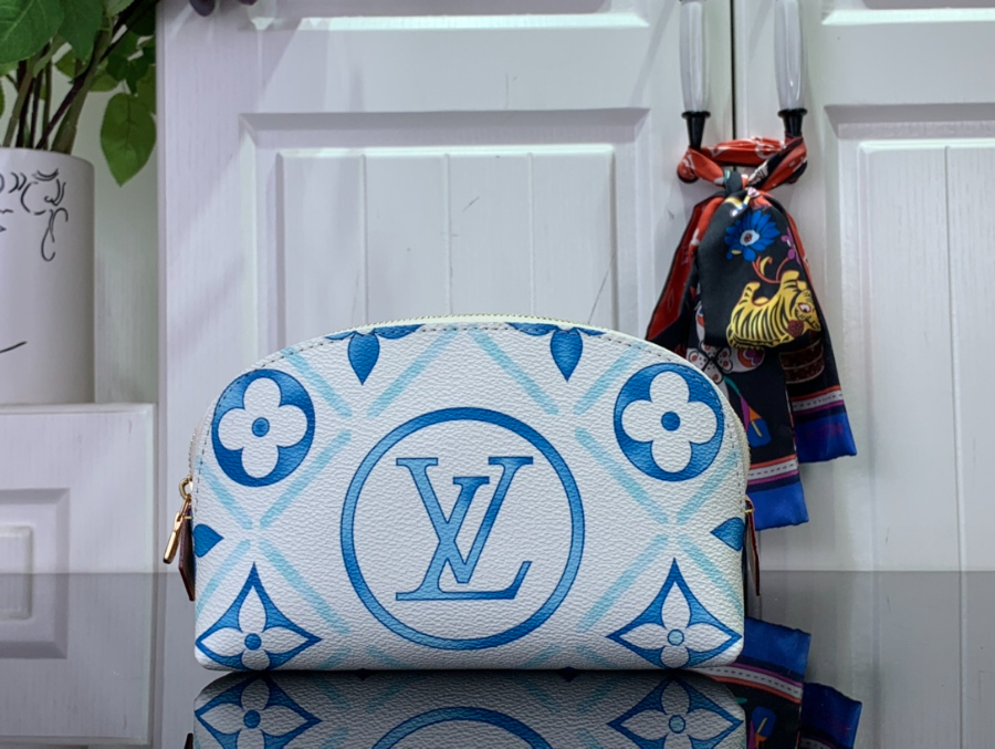 루이비통 포쉐트 코스메티크 블루 19126cm M112391.jpg
