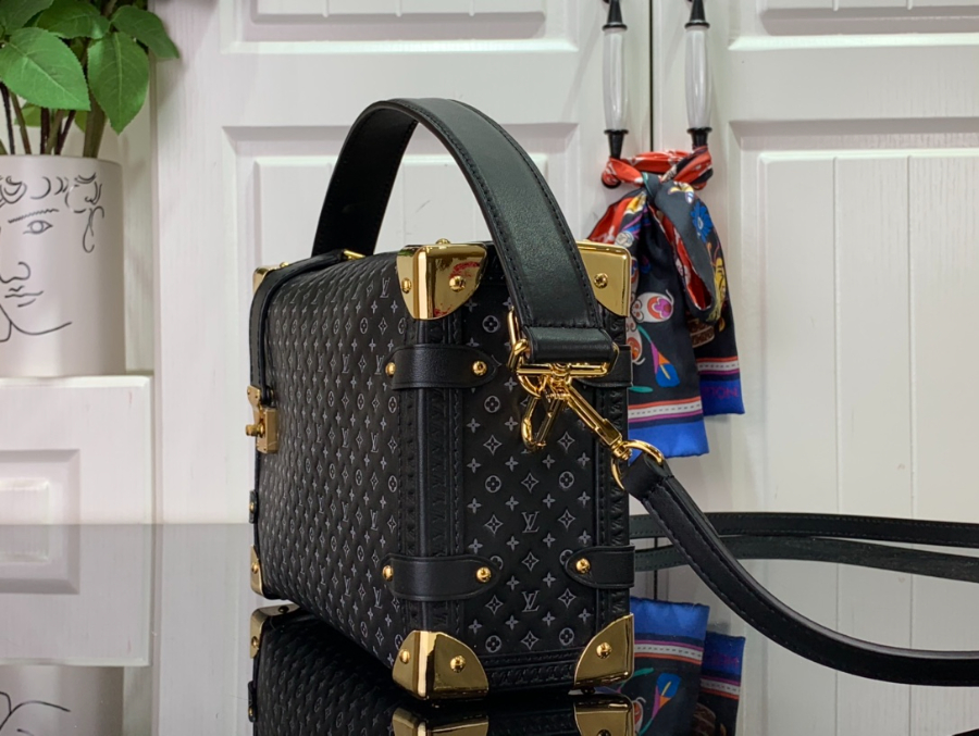 루이비통 사이드 트렁크 M46358 21146cm 블랙3.jpg