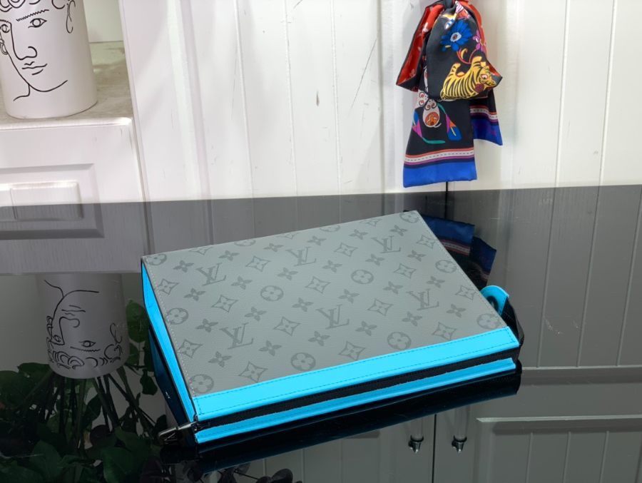 이비통 포쉐트 보야주 파우치 M11466 27216cm 블루4.jpg