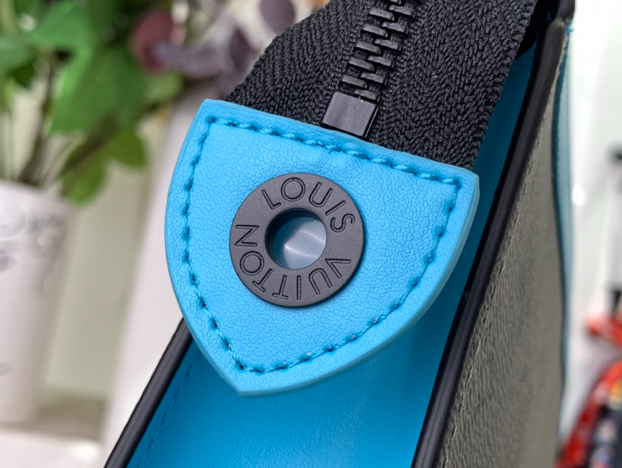 이비통 포쉐트 보야주 파우치 M11466 27216cm 블루8.jpg