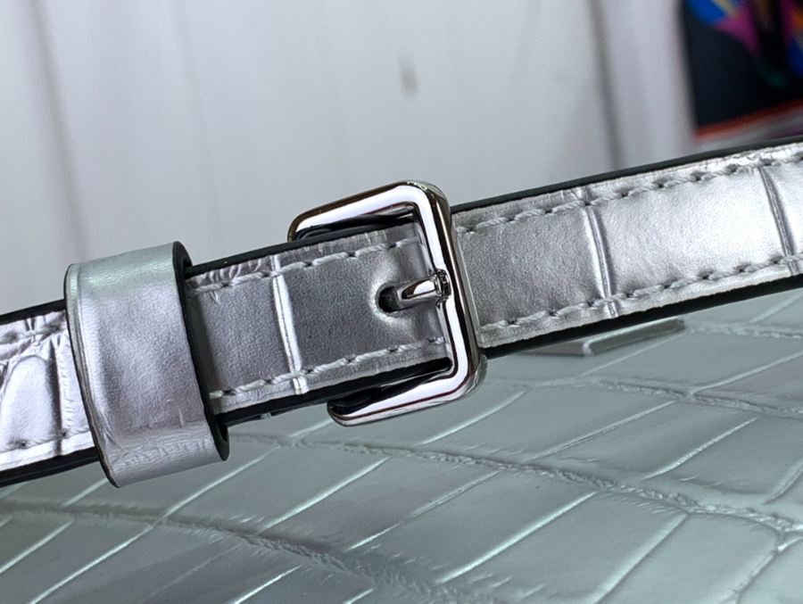 루이비통 카퓌신 BB 숄더백 N92175 4886 은색 사이즈17.jpg