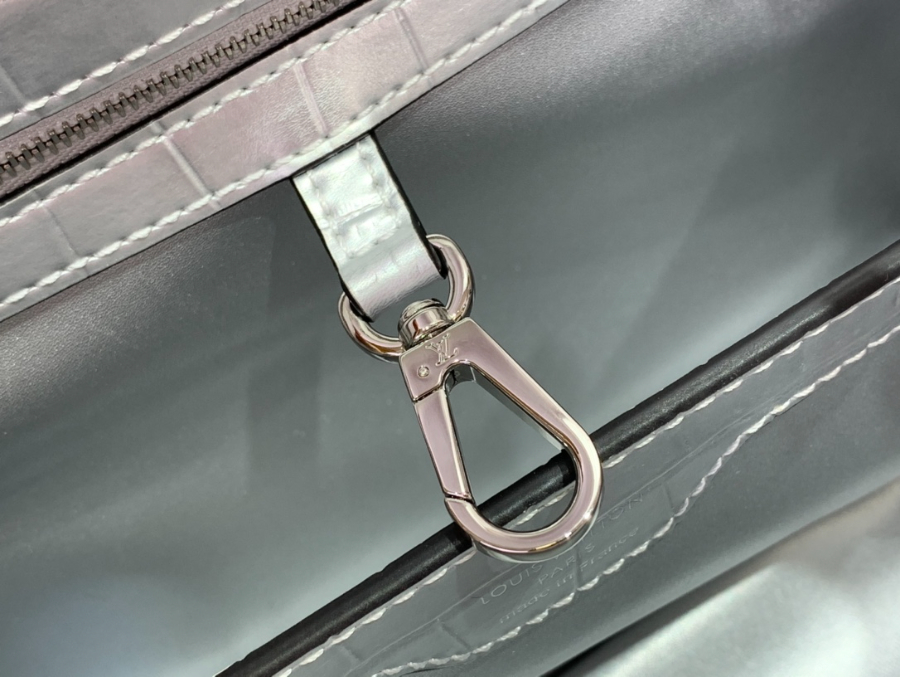 루이비통 카퓌신 BB 숄더백 N92175 4886 은색 사이즈26.jpg