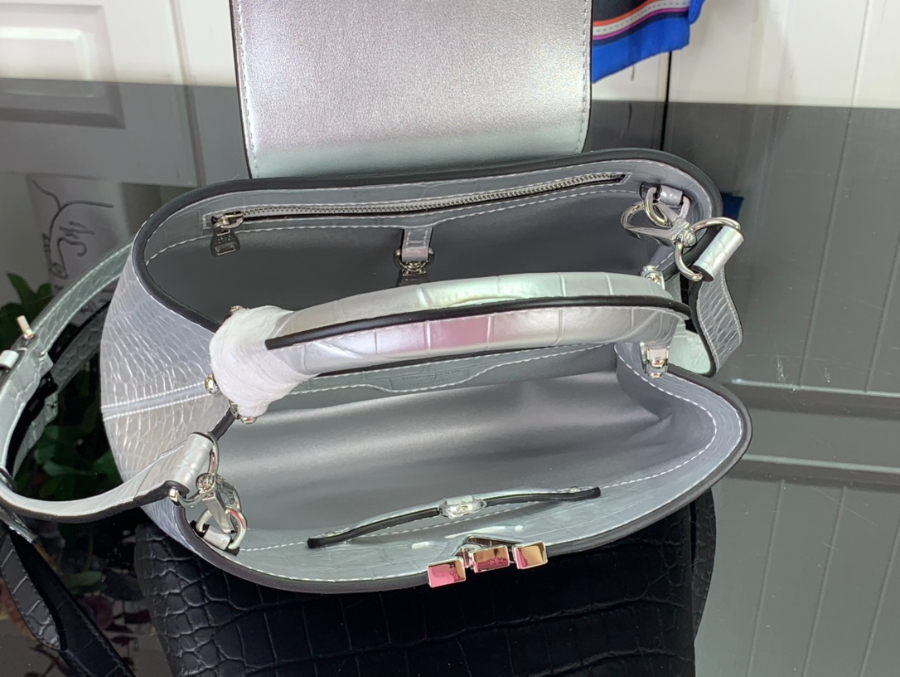 루이비통 카퓌신 BB 숄더백 N92175 4886 은색 사이즈25.jpg