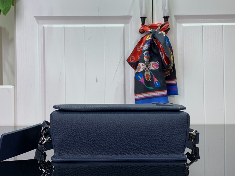 루이비통 패스트라인 웨어러블 월렛 M82085 17.3127cm 네이비4.jpg