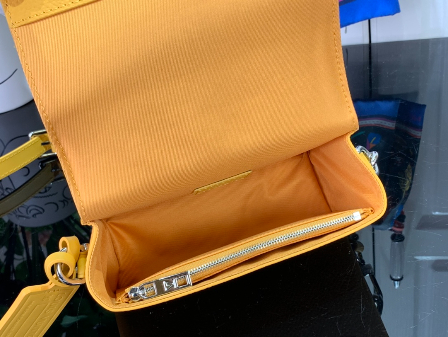 루이비통 패스트라인 웨어러블 월렛 M82085 17.3127cm 옐로우5.jpg