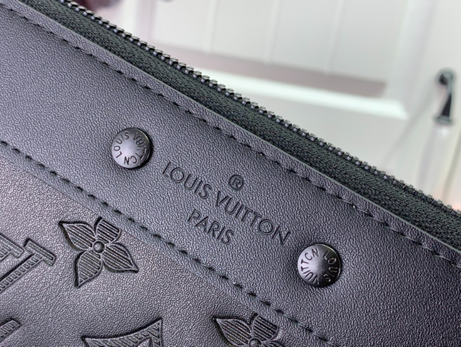루이비통 포쉐트 주르 모노그램 섀도우 블랙 M82080 35252.8cm5.jpg