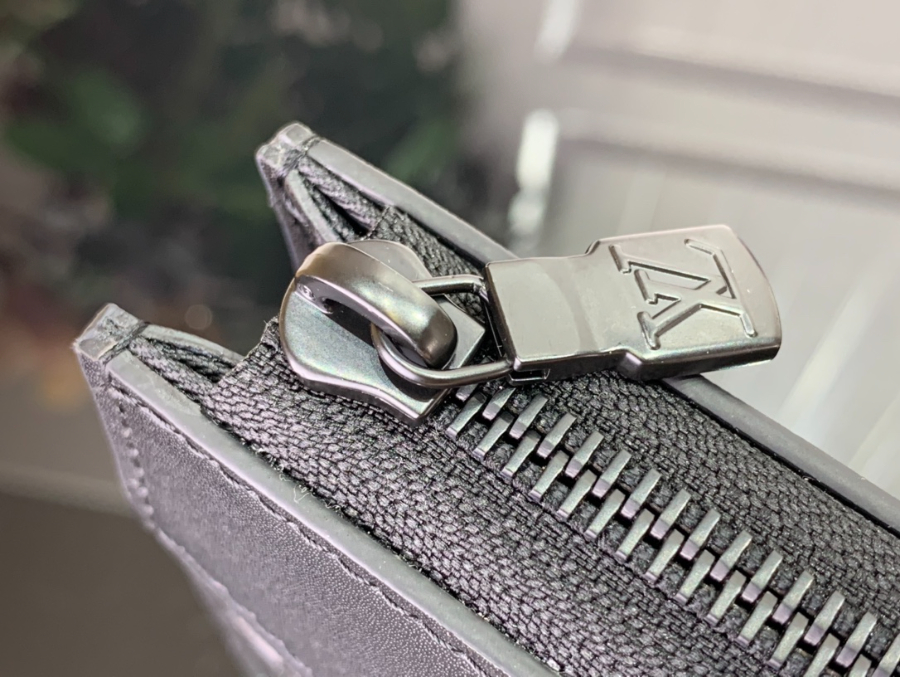 루이비통 포쉐트 주르 모노그램 섀도우 블랙 M82080 35252.8cm6.jpg