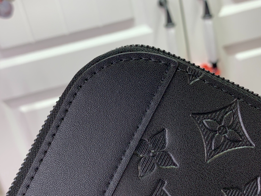 루이비통 포쉐트 주르 모노그램 섀도우 블랙 M82080 35252.8cm8.jpg