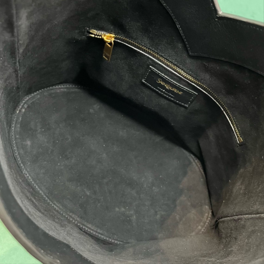 로랑 가죽 소재 Y 탑 핸들 버킷 백 블랙 840891 253415cm04.jpg