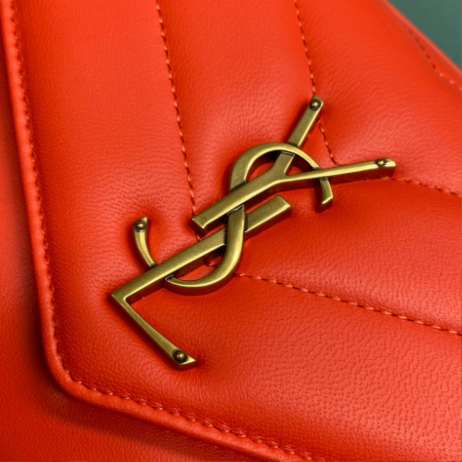 생로랑 MATELASSE 램스킨 소재의 LOULOU 루루 스몰백 801437 24146cm 등적색5.jpg