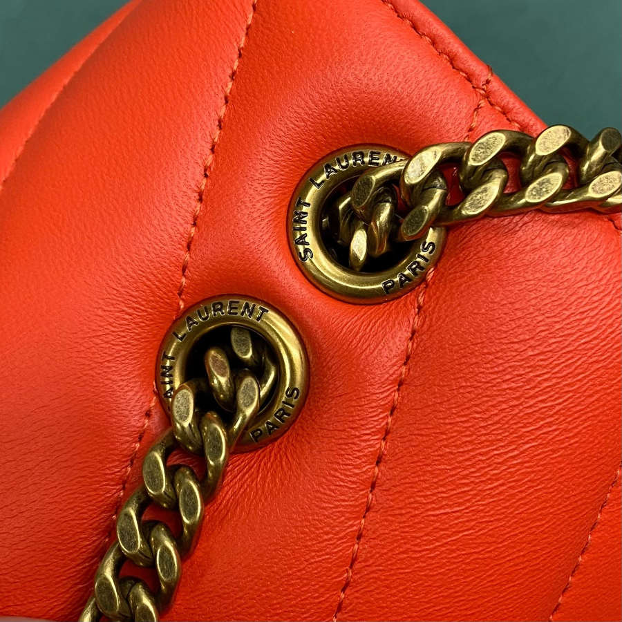 생로랑 MATELASSE 램스킨 소재의 LOULOU 루루 스몰백 801437 24146cm 등적색7.jpg