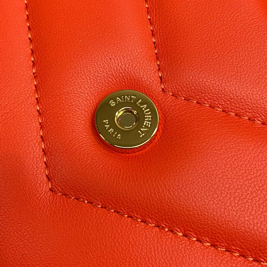 생로랑 MATELASSE 램스킨 소재의 LOULOU 루루 스몰백 801437 24146cm 등적색6.jpg