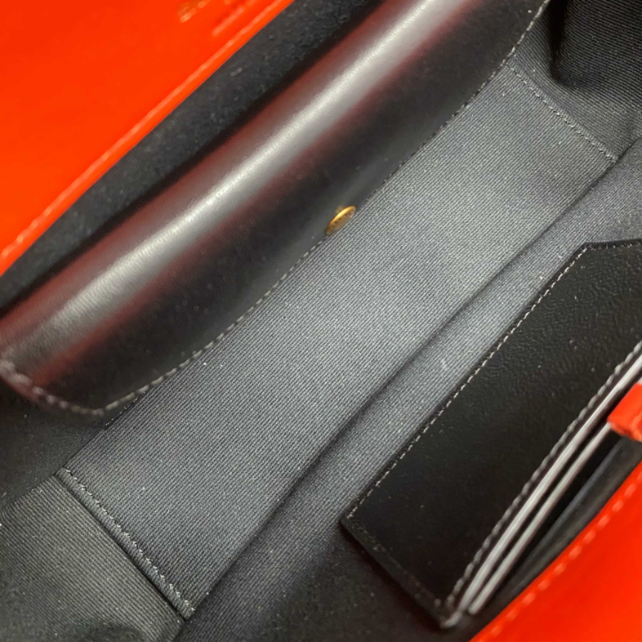 생로랑 MATELASSE 램스킨 소재의 LOULOU 루루 스몰백 801437 24146cm 등적색9.jpg