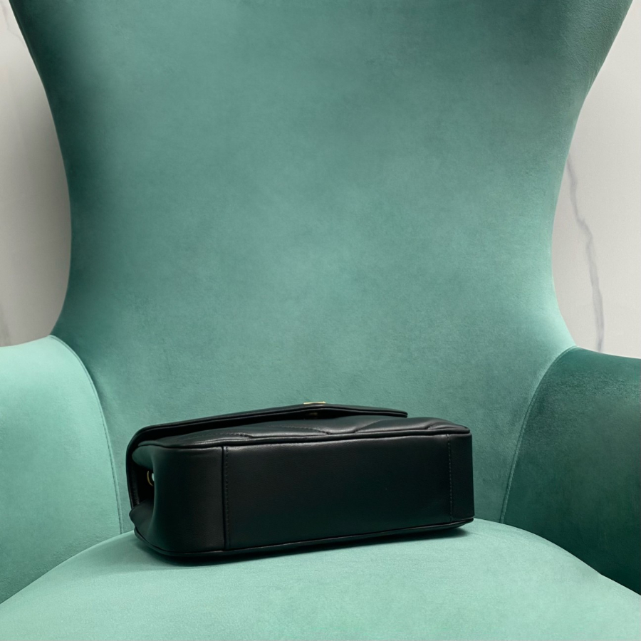 생로랑 MATELASSE 램스킨 소재의 LOULOU 루루 스몰백 801437 24146cm 블랙 골드4.jpg