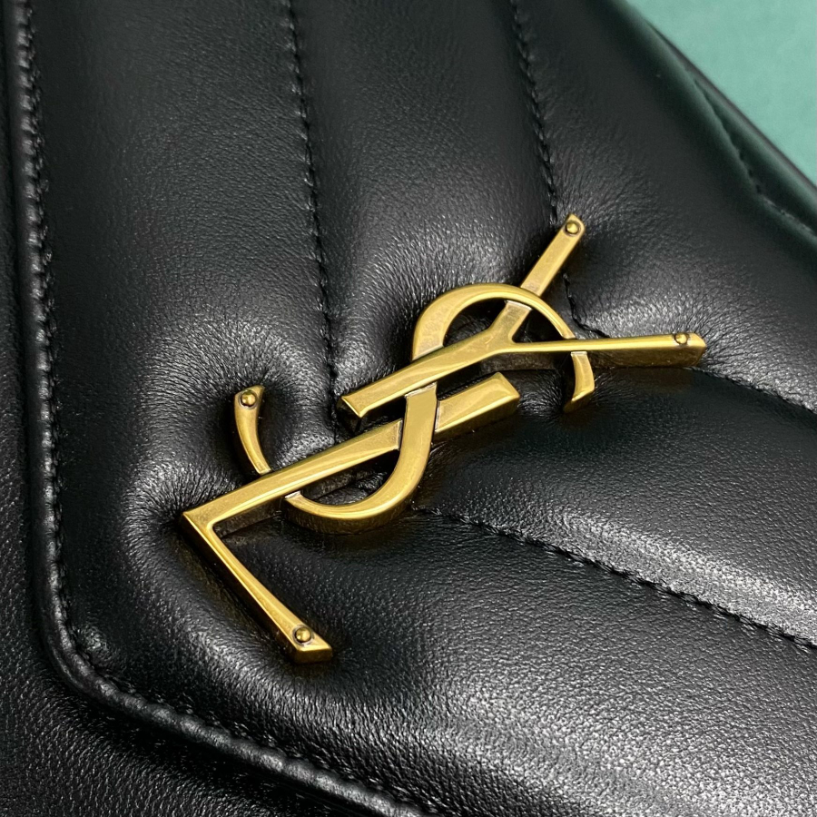 생로랑 MATELASSE 램스킨 소재의 LOULOU 루루 스몰백 801437 24146cm 블랙 골드6.jpg