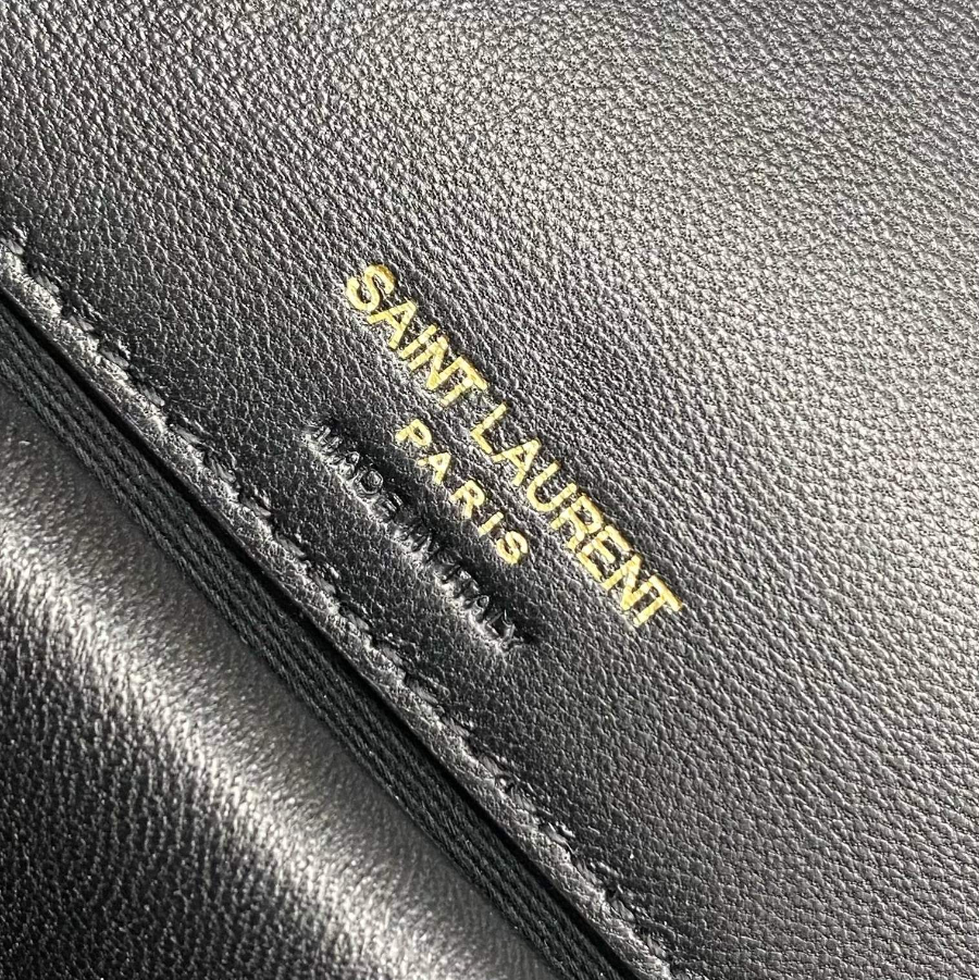 생로랑 MATELASSE 램스킨 소재의 LOULOU 루루 스몰백 801437 24146cm 블랙 골드8.jpg