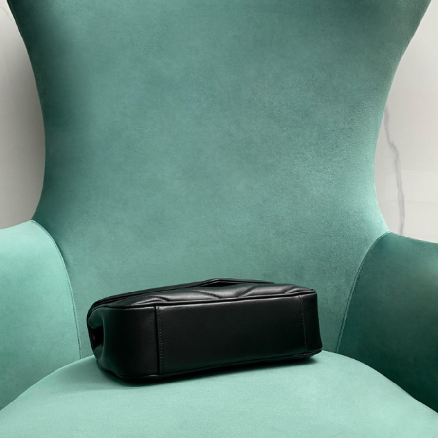 생로랑 MATELASSE 램스킨 소재의 LOULOU 루루 스몰백 801437 24146cm 블랙 실버05.jpg