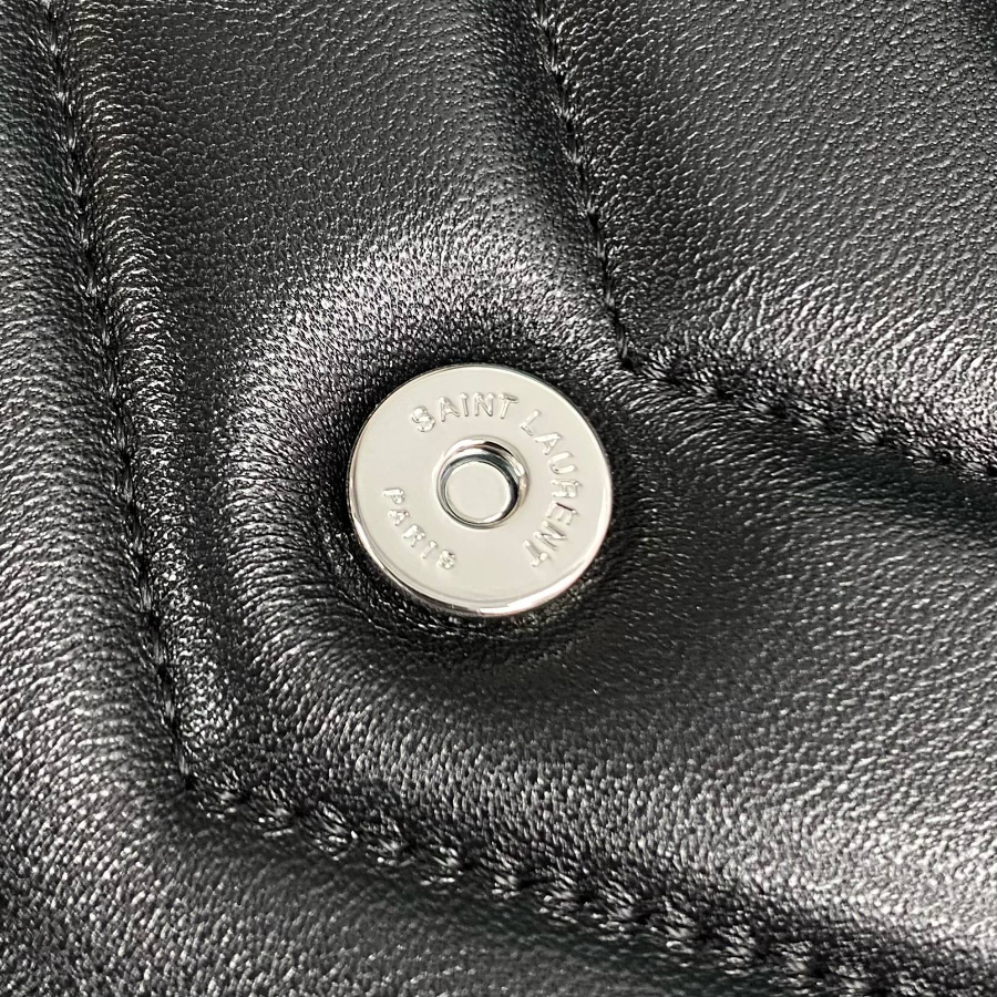 생로랑 MATELASSE 램스킨 소재의 LOULOU 루루 스몰백 801437 24146cm 블랙 실버06.jpg