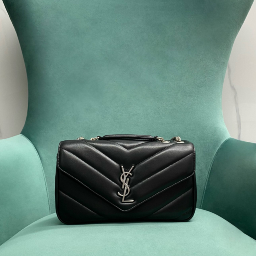 생로랑 MATELASSE 램스킨 소재의 LOULOU 루루 스몰백 801437 24146cm 블랙 실버01.jpg