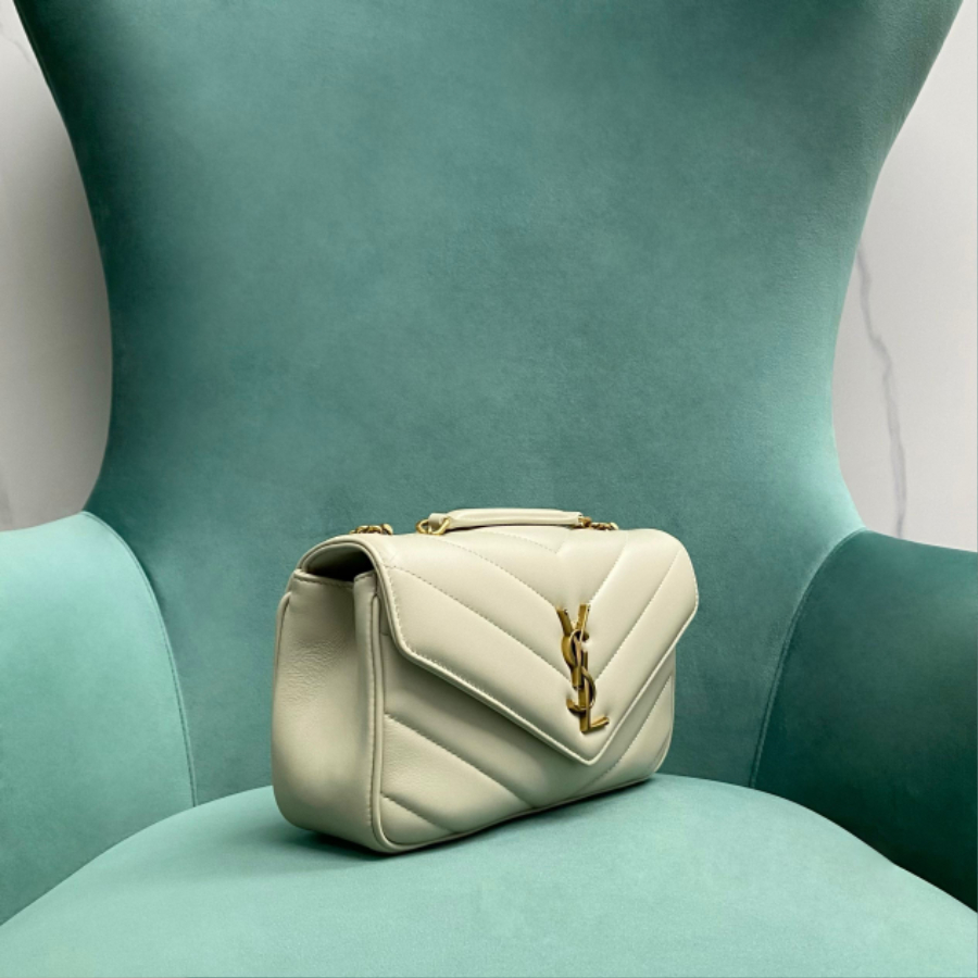 생로랑 MATELASSE 램스킨 소재의 LOULOU 루루 스몰백 801437 24146cm 화이트3.jpg