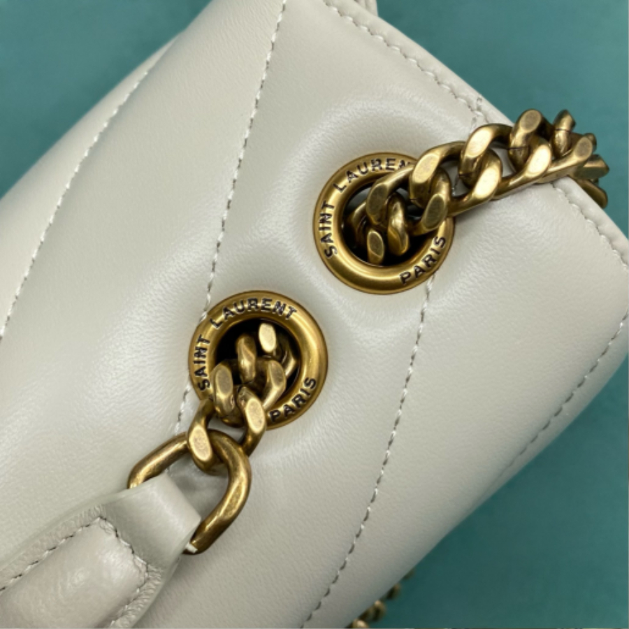 생로랑 MATELASSE 램스킨 소재의 LOULOU 루루 스몰백 801437 24146cm 화이트8.jpg