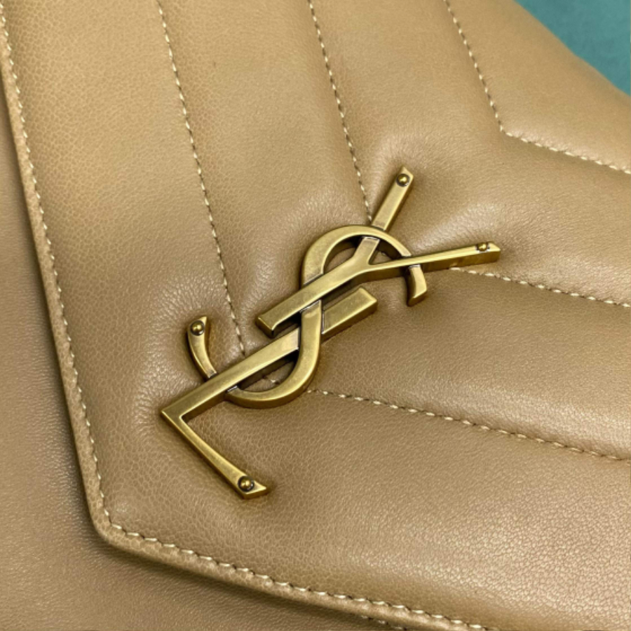 생로랑 MATELASSE 마틀라세 램스킨 소재의 LOULOU 루루 미디엄 백 801439 29178cm 라이트 브라운5.jpg