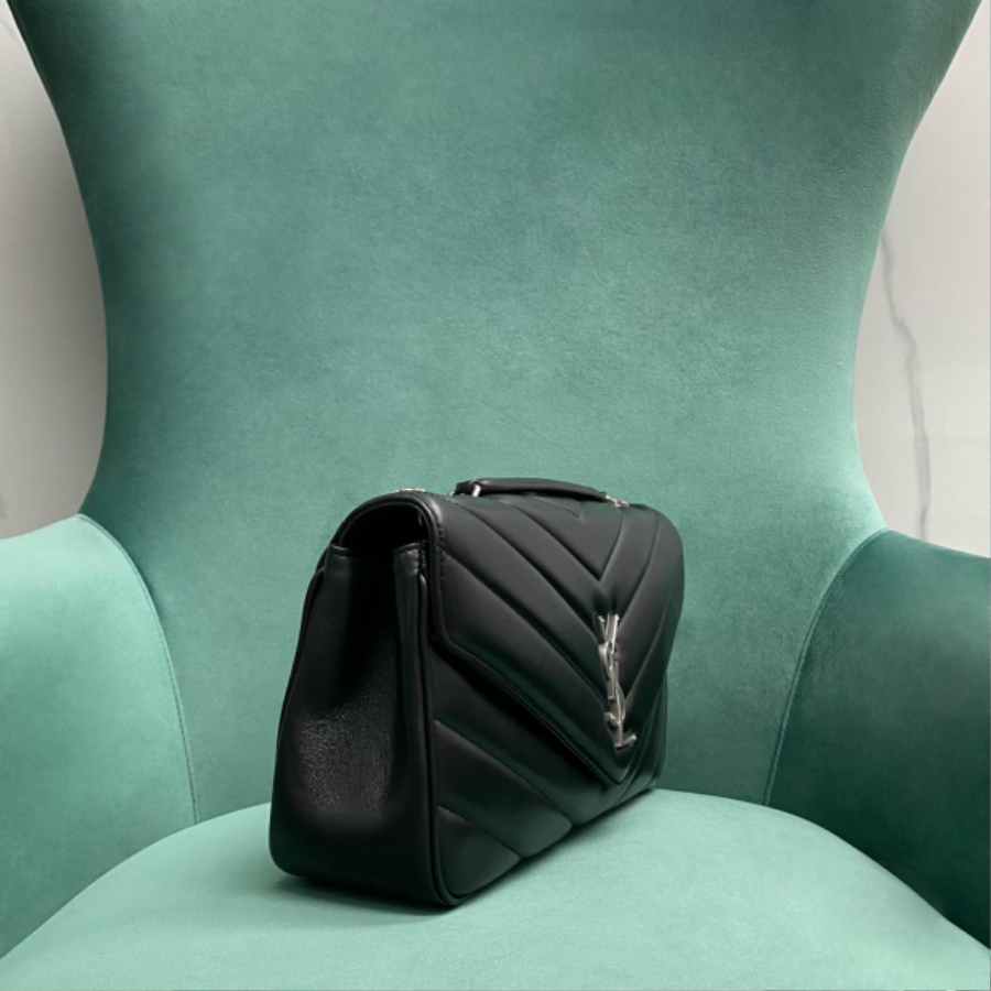 생로랑 MATELASSE 마틀라세 램스킨 소재의 LOULOU 루루 미디엄 백 801439 29178cm 블랙 실버05.jpg