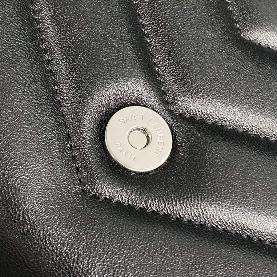생로랑 MATELASSE 마틀라세 램스킨 소재의 LOULOU 루루 미디엄 백 801439 29178cm 블랙 실버10.jpg