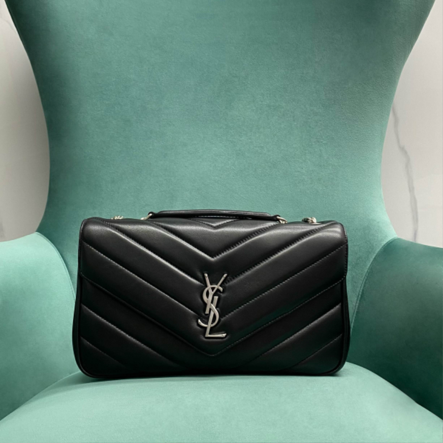 생로랑 MATELASSE 마틀라세 램스킨 소재의 LOULOU 루루 미디엄 백 801439 29178cm 블랙 실버02.jpg