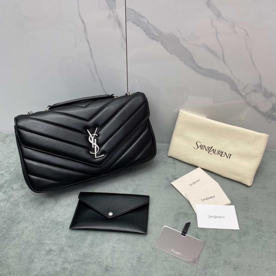 생로랑 MATELASSE 마틀라세 램스킨 소재의 LOULOU 루루 미디엄 백 801439 29178cm 블랙 실버01.jpg