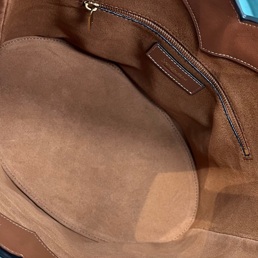 생로랑 가죽 소재 Y 탑 핸들 버킷 백 브라운 840891 253415cm03.jpg