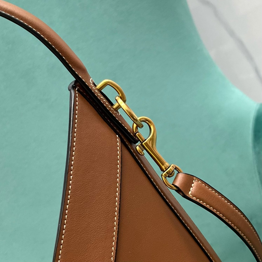 생로랑 가죽 소재 Y 탑 핸들 버킷 백 브라운 840891 253415cm06.jpg