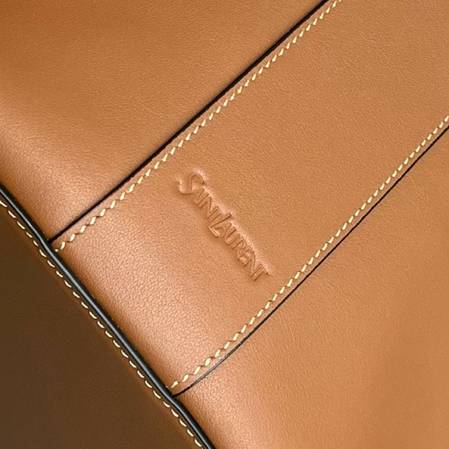 생로랑 가죽 소재 Y 탑 핸들 버킷 백 브라운 840891 253415cm09.jpg