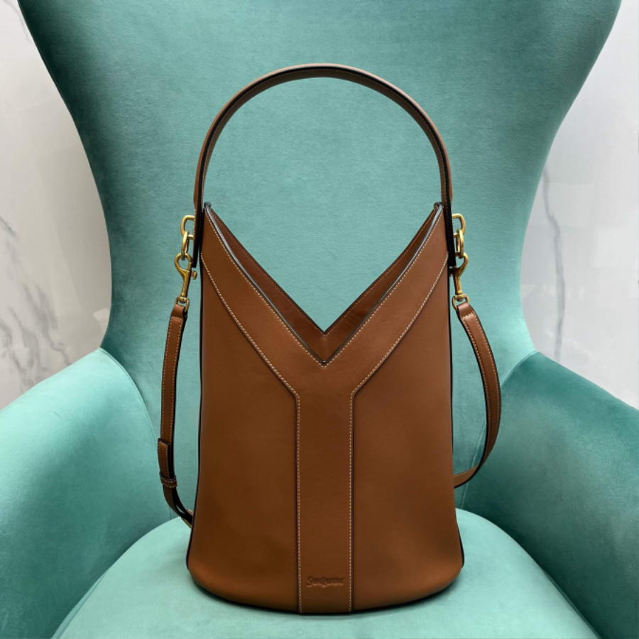 생로랑 가죽 소재 Y 탑 핸들 버킷 백 브라운 840891 253415cm01.jpg