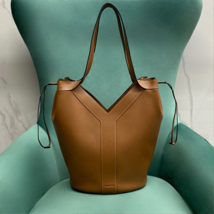 생로랑 가죽 소재의 Y 스몰 호보백 브라운 833160 2514.526cm02.jpg